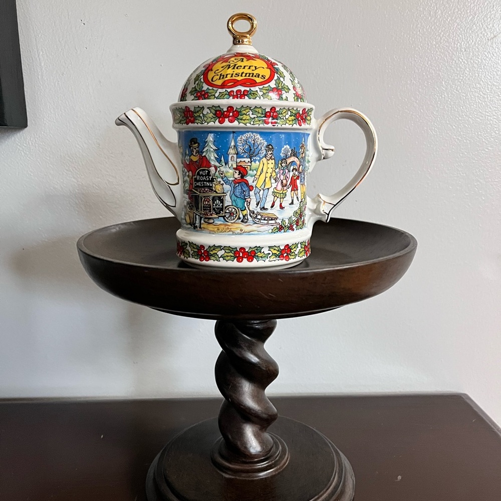 Vintage 1994 Sadler Christmas Teapot